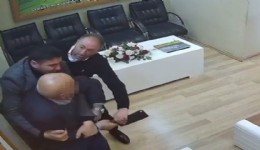 Belediye personeline satırla saldırı anı kamerada