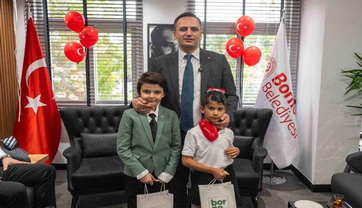 Bornova’da 23 Nisan’da başkanlık koltuğu çocuklara devredildi