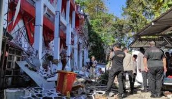 Endonezya'da 7.4 büyüklüğünde deprem