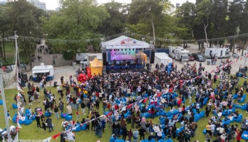 İzmir’de 23 Nisan coşkusu Kültürpark’ta konserle taçlandı