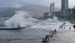 İzmir’de kuvvetli fırtına uyarısı yapıldı: Rüzgar saatte 75 km’ye ulaşacak