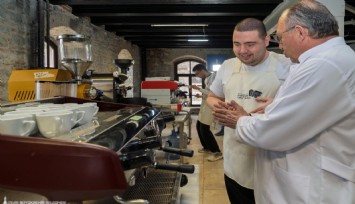 İzmir’de otizmli gençlere barista eğitimi