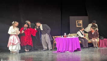 İzmir’de üniversite tiyatro festivali: Gençler aynı sahnede buluştu