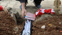 Kahramanmaraş’ta acı mezar ziyareti: Gençten yürek burkan not