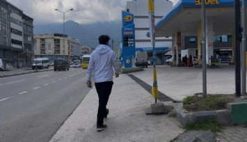 Plakayı okuyamadı, Putin yazdı: Güldüren anlar işsiz bıraktı