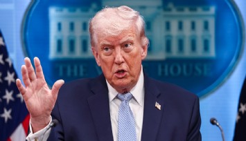 Trump’tan Papa 14. Leo’ya sert eleştiri: Kendine çeki düzen vermeli