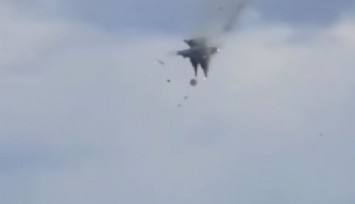 ABD'de hava gösterisi sırasında iki savaş uçağı çarpıştı