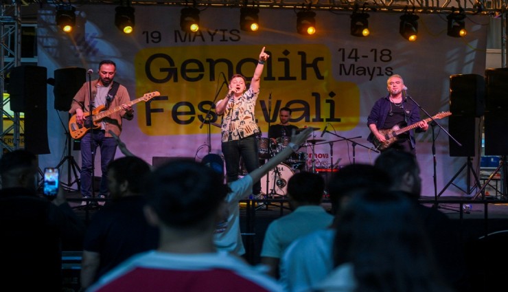 Bornova’da 19 Mayıs coşkusu: Müzik, spor ve gençlik bir araya geldi