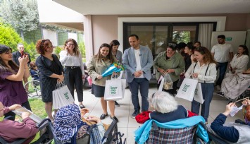 Bornova’da Anneler Günü’ne sevgi,dayanışma ve duygu dolu kutlama