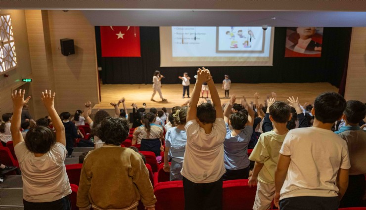 Bornova’da sağlık seferberliği büyüyor: Öğrencilere yönelik eğitimler sürüyor