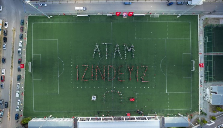 Buca’da 19 Mayıs coşkusu: Yüzlerce kişi Atam İzindeyiz yazdı
