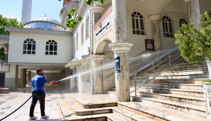 Buca’da bayram öncesi ibadethanelerde kapsamlı temizlik