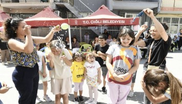 Çiğli’de çocuklar yılsonu şenliğinde doyasıya eğlendi