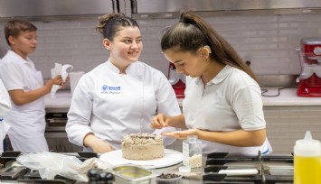 Gastronomi öğrencileri ve işitme engelli gençler mutfakta buluştu