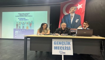Konak’ta gençler sandığa gitti: Gençlik Meclisi’nin yeni başkanı Simge Kartal oldu
