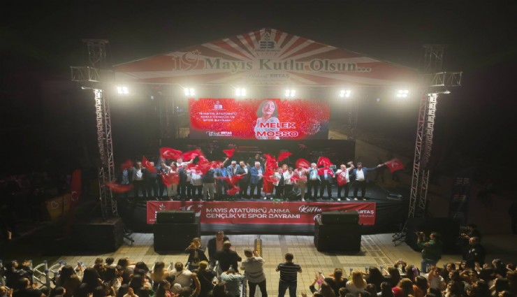Melek Mosso konseriyle Edremit’te 19 Mayıs coşkusu zirveye çıktı