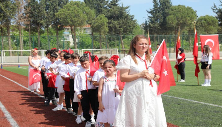 Seferihisar’da 19 Mayıs coşkusu meydanlara taştı
