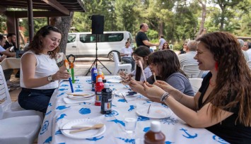 Bornova’da Kaşıkların Ritmi yükseldi: Halk dansları festivali başladı