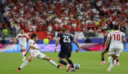 Dünya Kupası'na erken veda ettik: A Milliler, Paraguay kilidini açamadı: 0-1