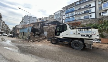 Konak’ta metruk bina yıkımları hız kesmiyor: 363 yapı kaldırıldı