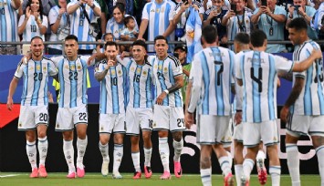 Messi tarihe geçti, Arjantin Dünya Kupası’na 3 gollü galibiyetle başladı