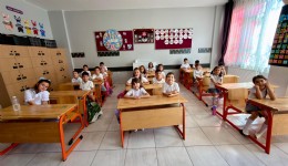 Yaklaşık 18 milyon öğrenci karnelerini alarak yaz tatiline girdi