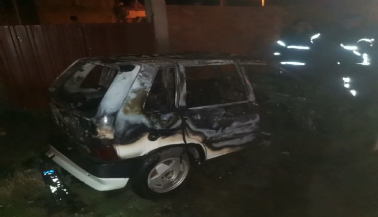 Afyonkarahisar'da park halindeki otomobil alev aldı