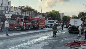 Arnavutköy’de sünger fabrikasında çıkan yangın kontrol altında