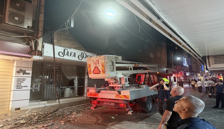 Aydın'da kedi kurtarmaya gelen itfaiye AVM’yi kurtardı