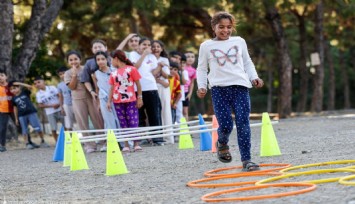 Çocuklar Kadifekale’de doyasıya eğlendi