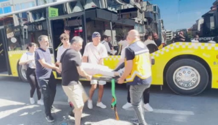 İETT otobüsü ile ambulans çarpıştı: 3 yaralı