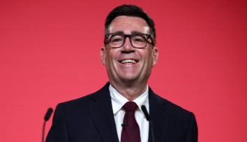 İngiltere'nin yeni Başbakanı Andy Burnham oldu