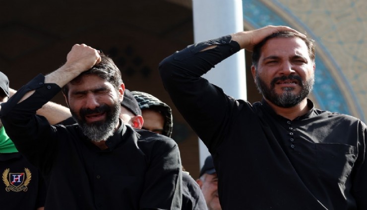İran’da binlerce kişi Hamaney’in cenaze töreni için toplandı
