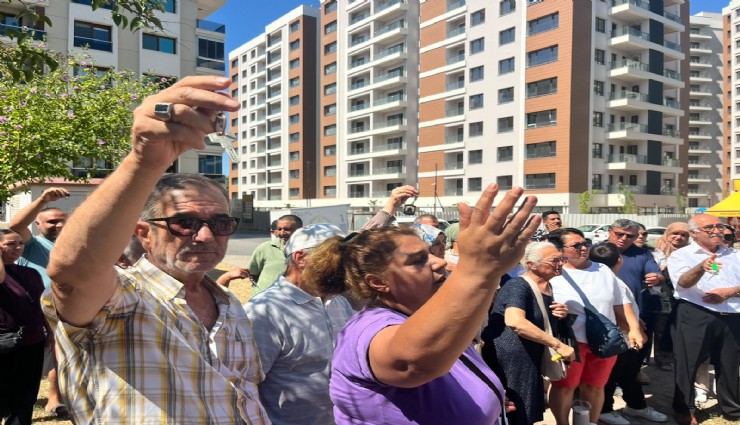 İzmir'de kentsel dönüşüm krizi: Mağdurlardan anahtarlı eylem