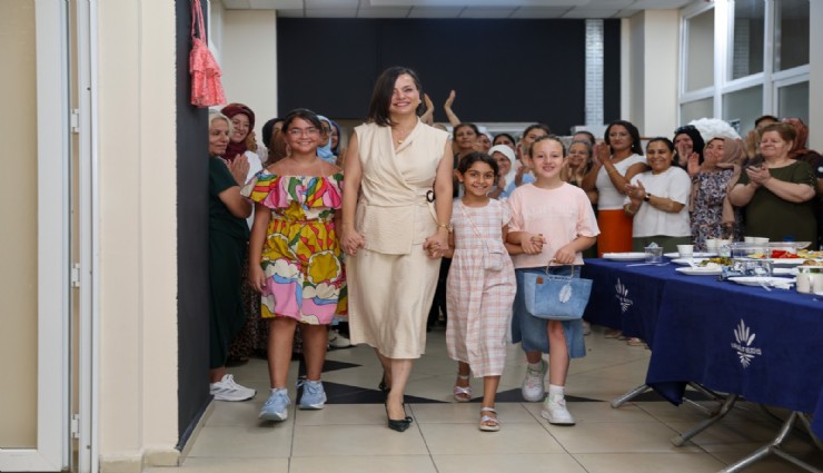 Karabağlar Tekstil Akademi'nin ilk mezunları üretimlerini sergiledi