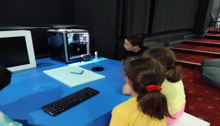 Konak'ta çocuklar 3D tasarım atölyesiyle üretimin dünyasını keşfediyor