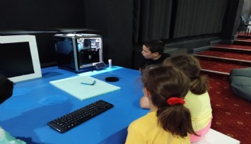 Konak'ta çocuklar 3D tasarım atölyesiyle üretimin dünyasını keşfediyor