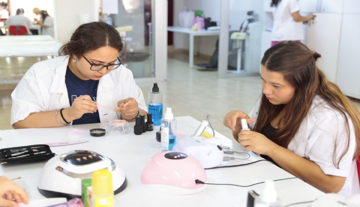 Konak’ta kadınlara yeni kariyer kapısı