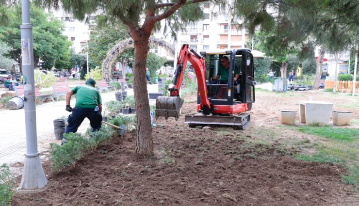 Konak'ta parklar yenileniyor