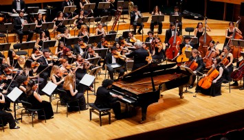 Türkiye Gençlik Filarmoni Orkestrası, 20. yıl turnesinde İzmir'de sahne aldı