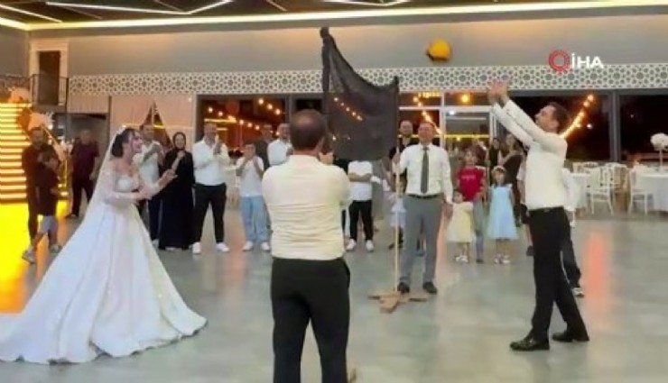 Voleybolla başlayan aşk, düğünde file başında taçlandı