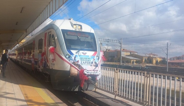 30 Ağustos’un izinde özel tren yolculuğu: Zafer Rotası Ekspresi Dumlupınar’a ulaştı