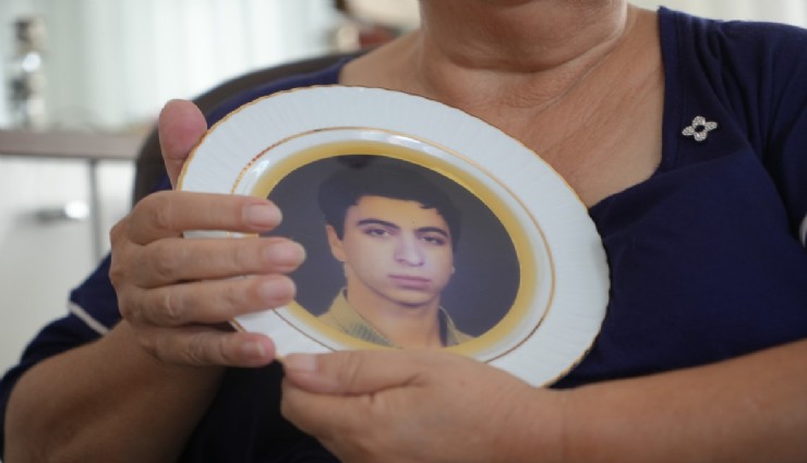 4 yıl boyunca aradı, oğluna 18 mezar sonra ulaştı