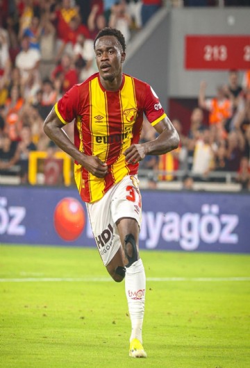 Al-Jazira, Göztepeli Anthony Dennis'le ilgileniyor