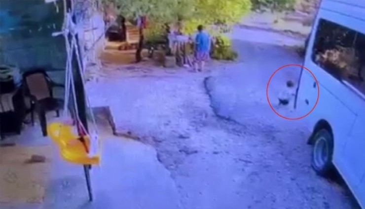 Antalya’da kahreden olay: 1,5 yaşındaki bebek babasının kullandığı minibüsün altında kaldı