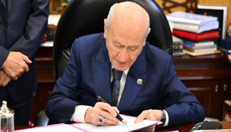 Bahçeli'den 'Terörsüz Türkiye' mesajı: Çerçeve yasaya ilk imzayı attı