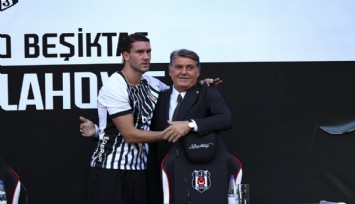 Beşiktaş’ın yeni golcüsü Vlahovic için görkemli imza töreni
