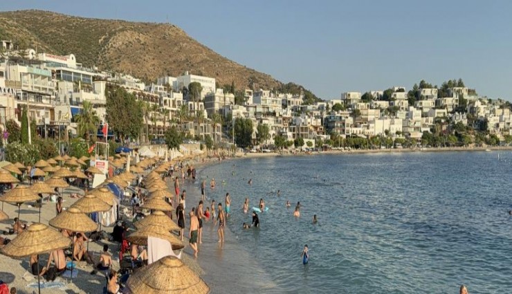 Bodrum’u kavurucu sıcaklar vurdu: Tatilciler soluğu denizde aldı