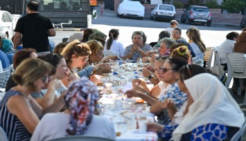 Bornova’da Kent Bostanı’nda üreten kadınlarla menemen buluşması