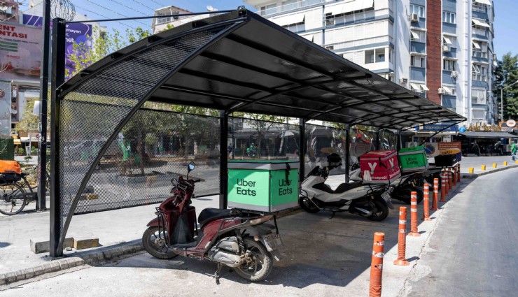 Bornova'da kuryeler ve vatandaşlar için gölgelik uygulaması